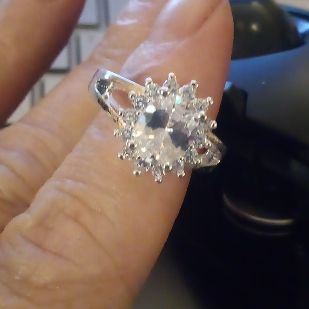 NWOT - Sterling Silver Crystal Flower Moissanite Diamond Ring For Women - 8 3/4
